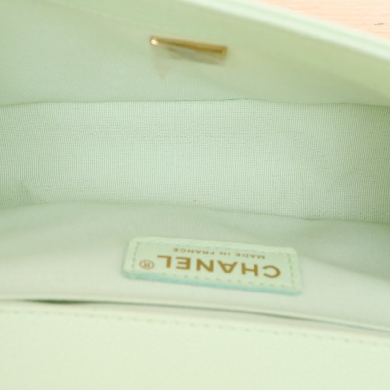 CHANEL Leboy中號25綠色荔枝牛皮晶片開淺金扣V紋肩背包-2