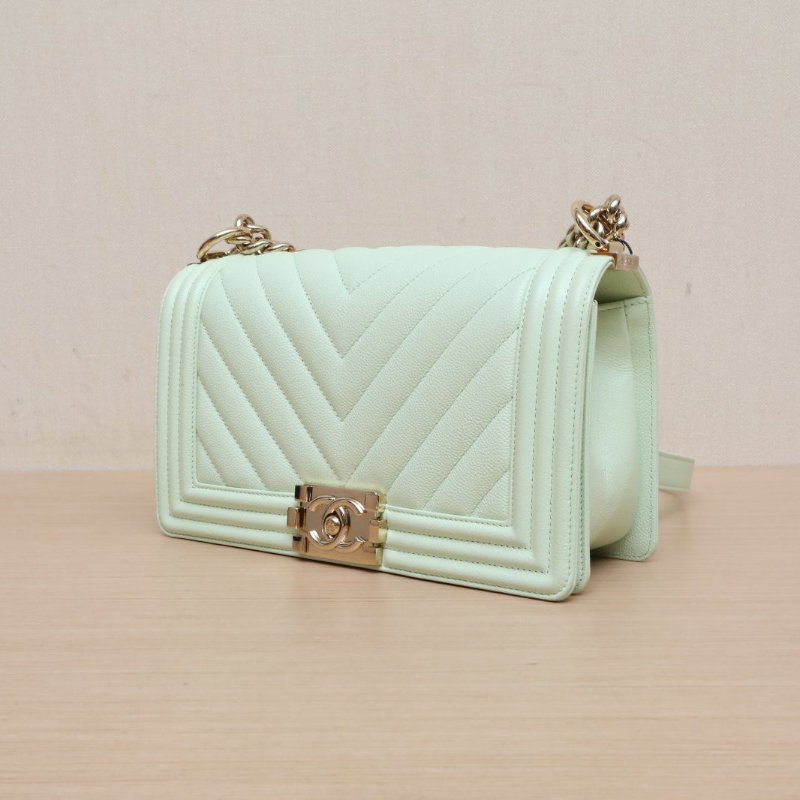 CHANEL Leboy中號25綠色荔枝牛皮晶片開淺金扣V紋肩背包-3
