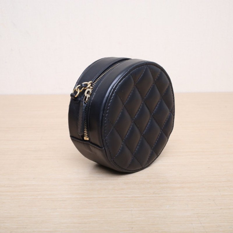 CHANEL 圓餅包經典Mini12黑色羊皮27開金扣肩背包-4