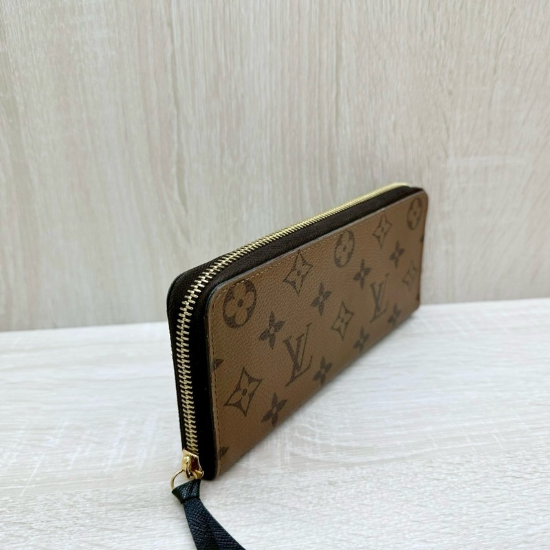 LV淺棕雙色原花窄版Clemenceㄇ拉長夾M82336-5