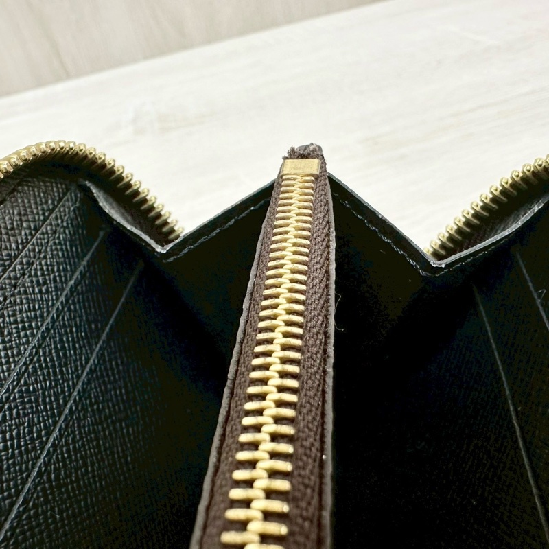 LV淺棕雙色原花窄版Clemenceㄇ拉長夾M82336-7