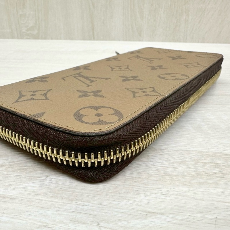 LV淺棕雙色原花窄版Clemenceㄇ拉長夾M82336-8