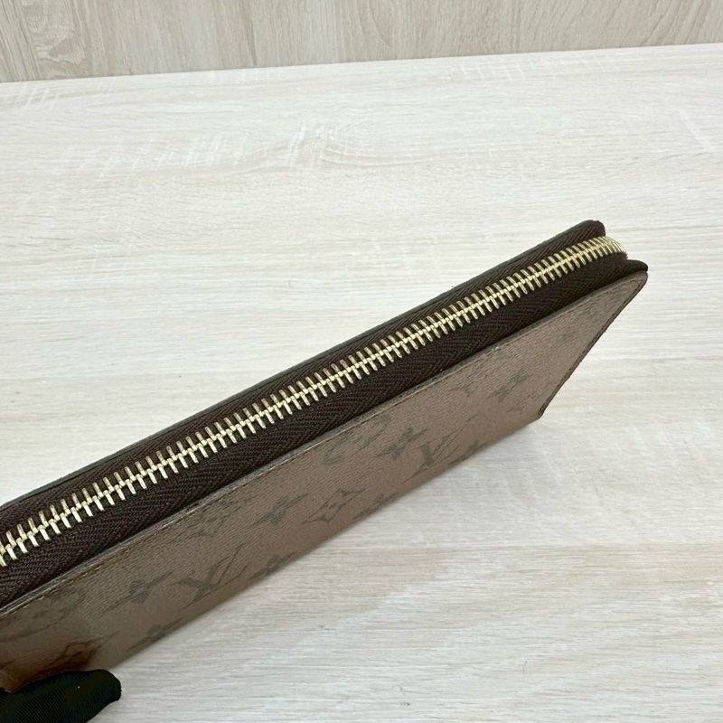 LV淺棕雙色原花窄版Clemenceㄇ拉長夾M82336-9