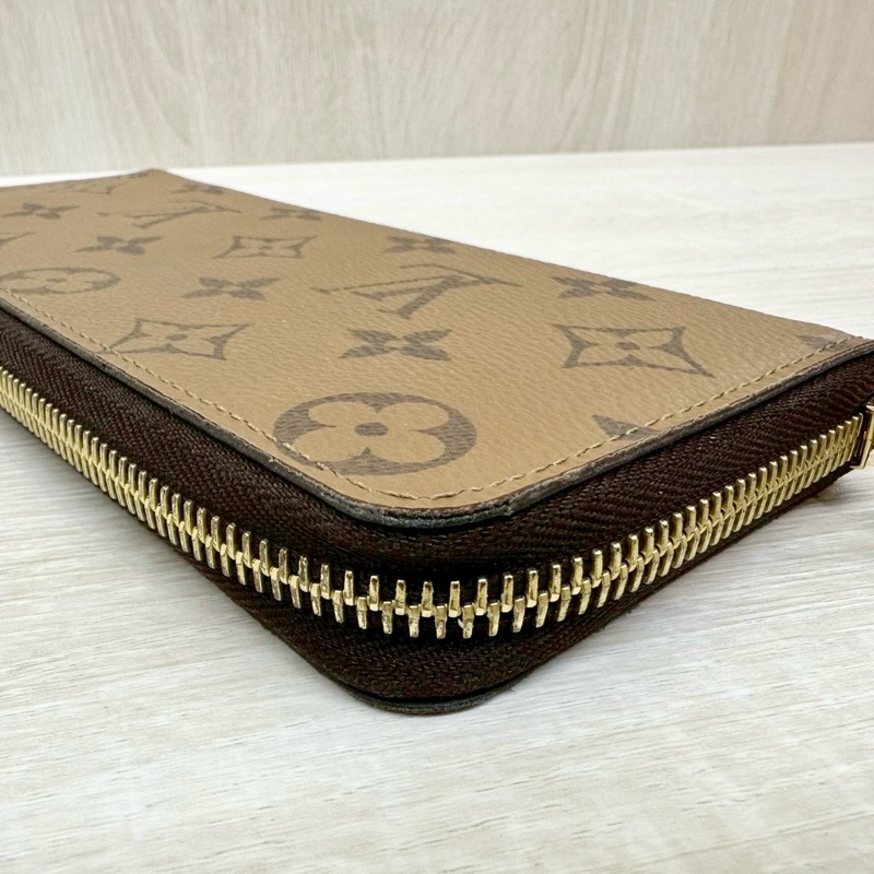 LV淺棕雙色原花窄版Clemenceㄇ拉長夾M82336-11