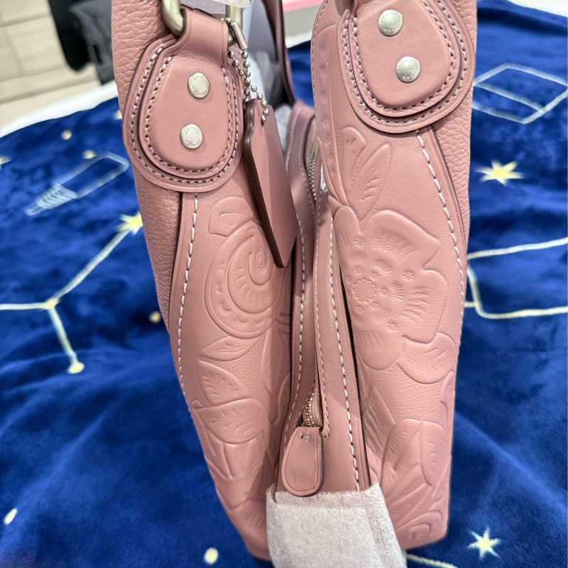 全新!特價!超美雕花!Coach 肩背包 乾燥玫瑰粉💕 托特包/腋下包-3