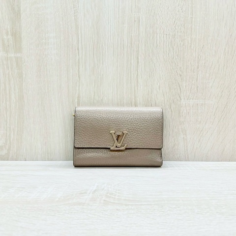 LV奶茶灰色牛皮灰金釦三折Capucines/M82361