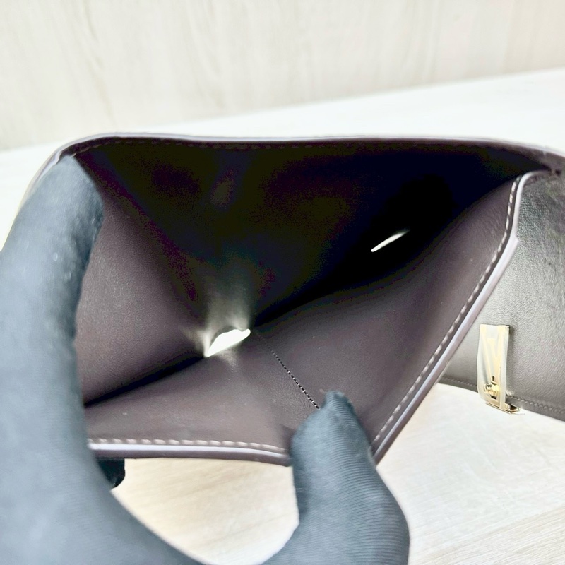 LV奶茶灰色牛皮灰金釦三折Capucines/M82361-6