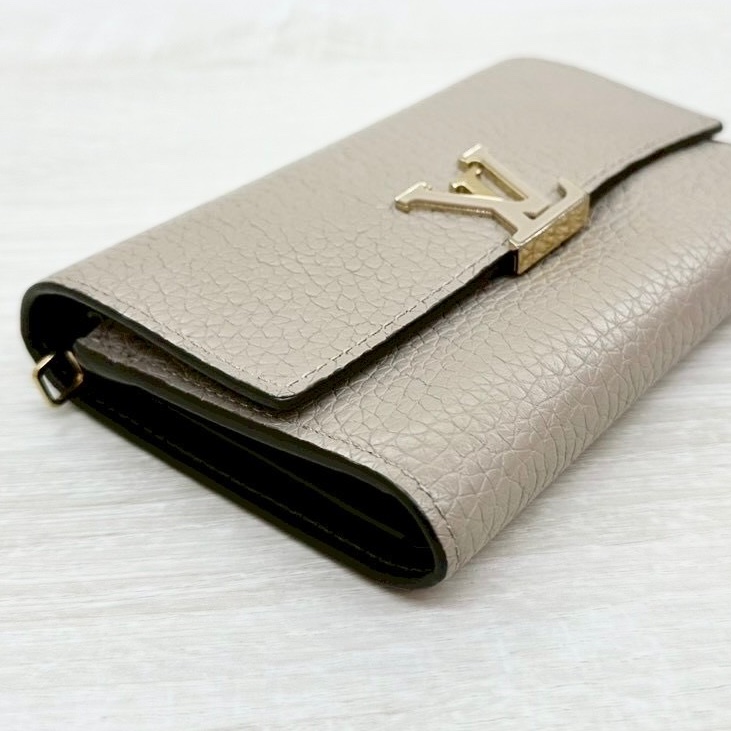 LV奶茶灰色牛皮灰金釦三折Capucines/M82361-11