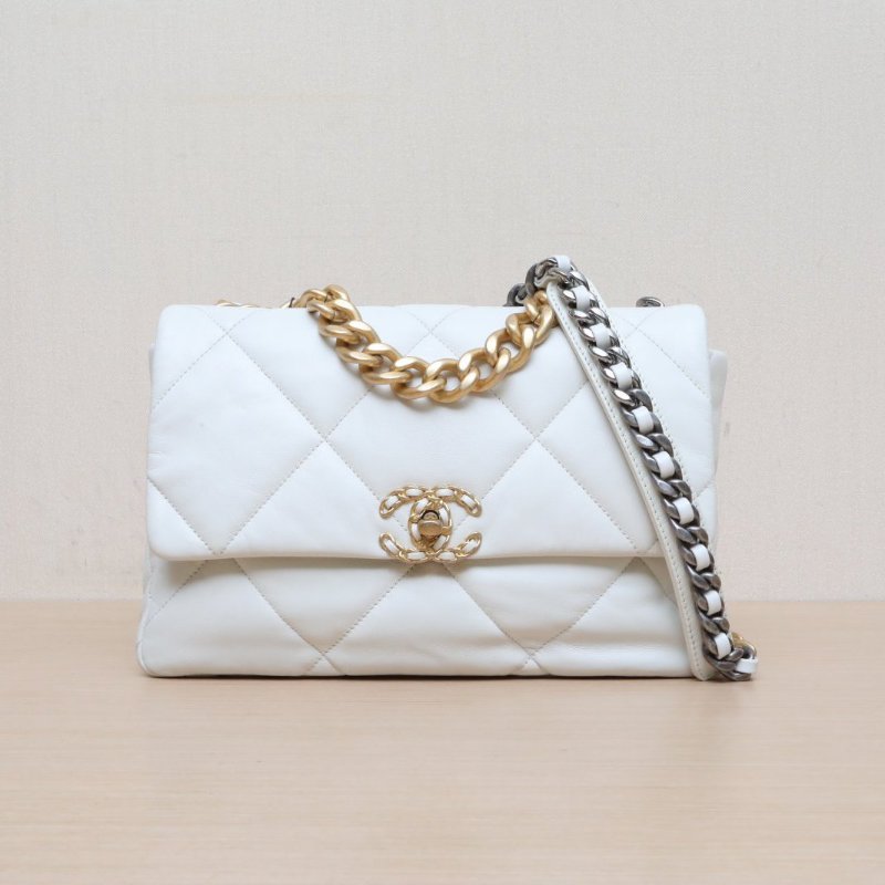 CHANEL 19BAG口蓋包中號30白色羊皮30開金銀扣肩背包-1