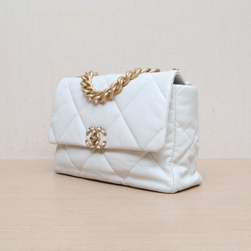 CHANEL 19BAG口蓋包中號30白色羊皮30開金銀扣肩背包-4