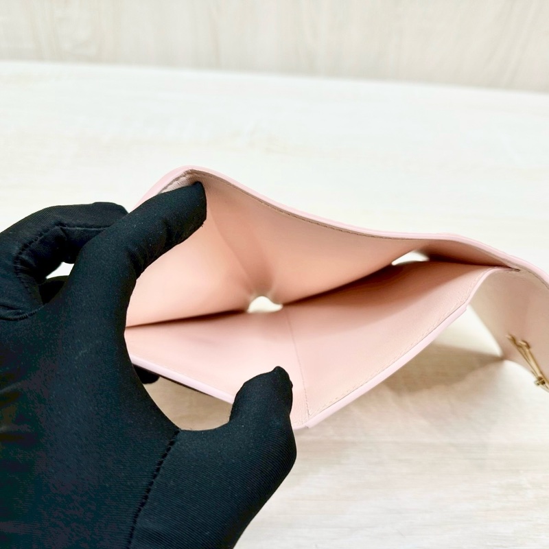 LV粉色牛皮粉金釦三折Capucines中夾M82361-7