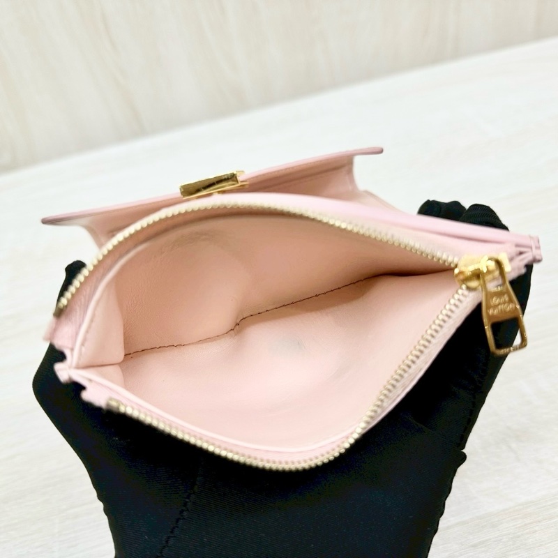 LV粉色牛皮粉金釦三折Capucines中夾M82361-9