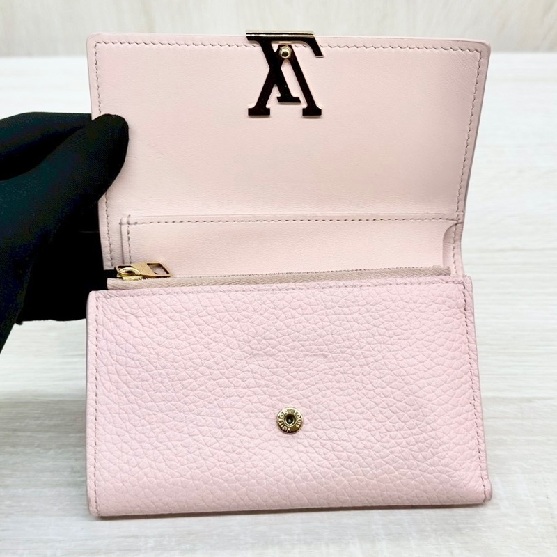 LV粉色牛皮粉金釦三折Capucines中夾M82361-11