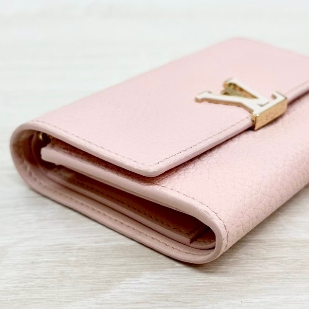 LV粉色牛皮粉金釦三折Capucines中夾M82361-13