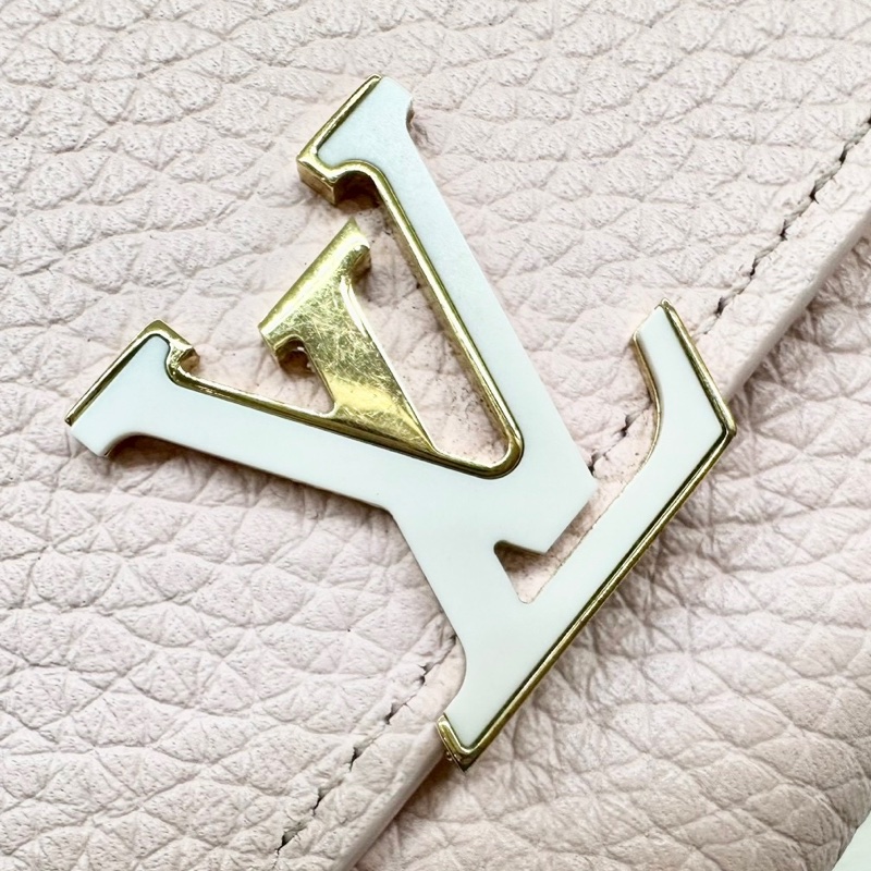 LV粉色牛皮粉金釦三折Capucines中夾M82361-15