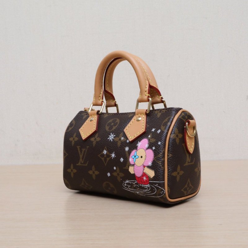 LOUIS VUITTON SpNano16可拆卸肩帶老花PVC2023聖誕限量肩背包-3