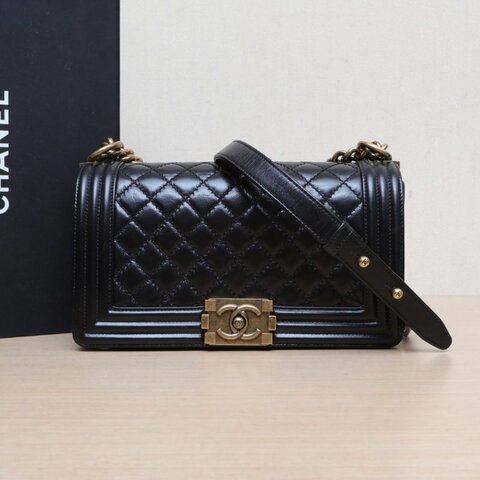 CHANEL Leboy中號25黑色牛皮17開金扣菱格紋肩背包
