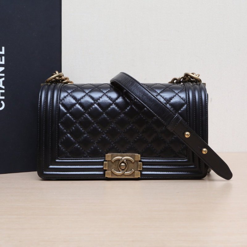 CHANEL Leboy中號25黑色牛皮17開金扣菱格紋肩背包-0