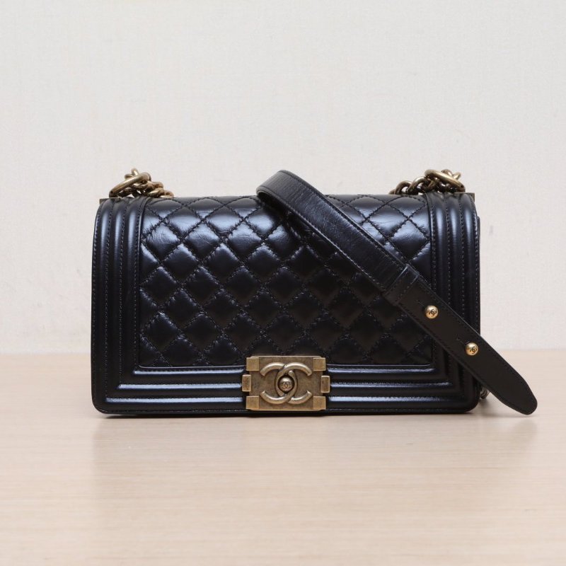 CHANEL Leboy中號25黑色牛皮17開金扣菱格紋肩背包-1