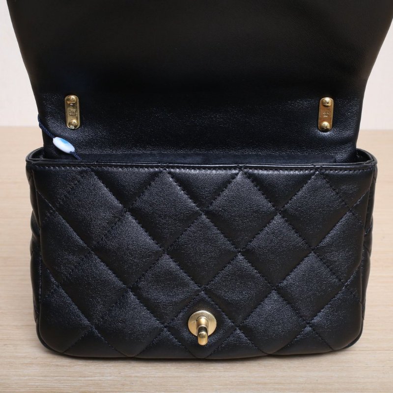 CHANEL 23P口蓋包21黑色羊皮羊皮晶片開金扣粗皮穿鏈肩帶肩背包-2