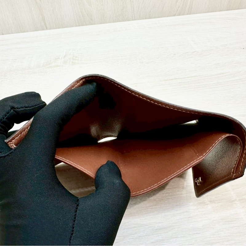 LV原花金釦咖啡內裡Victorine信封下蓋三折短夾M62472-8