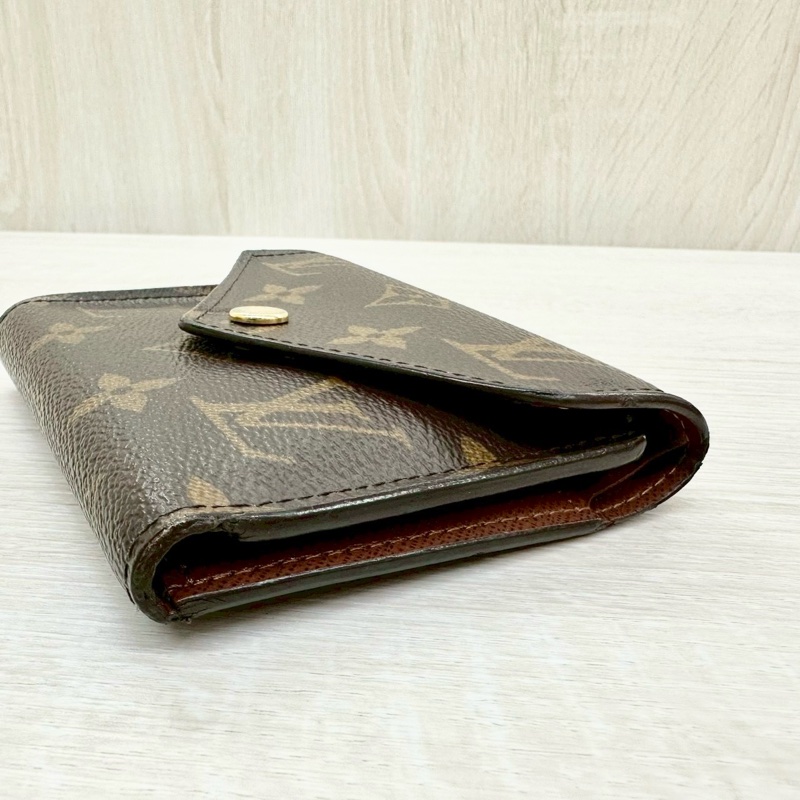 LV原花金釦咖啡內裡Victorine信封下蓋三折短夾M62472-17