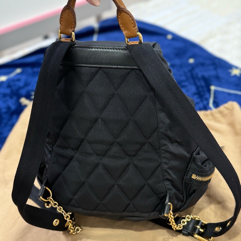 Burberry 黑色後背包-中號 男女揹都超好看!-1