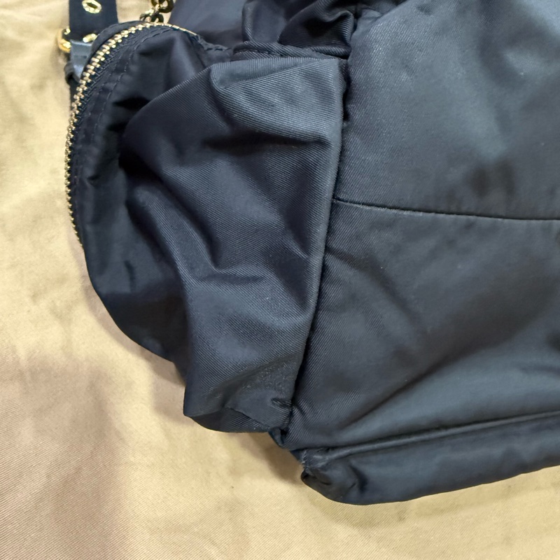 Burberry 黑色後背包-中號 男女揹都超好看!-5