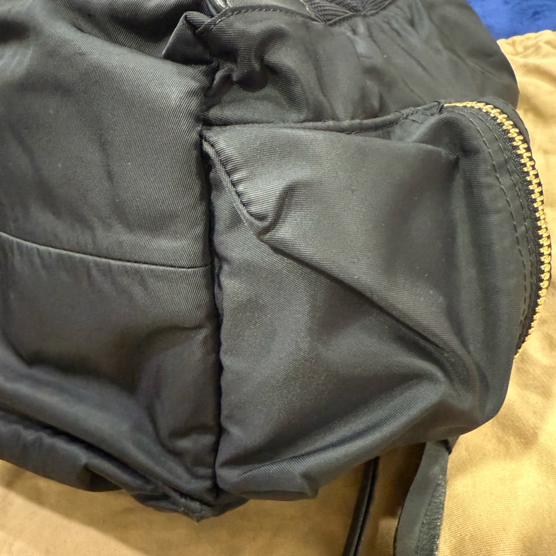 Burberry 黑色後背包-中號 男女揹都超好看!-6