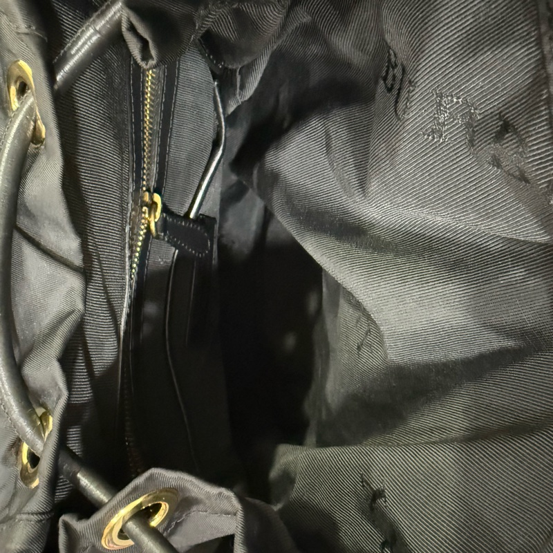 Burberry 黑色後背包-中號 男女揹都超好看!-7