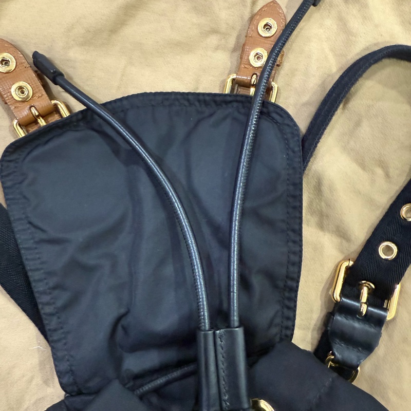 Burberry 黑色後背包-中號 男女揹都超好看!-9