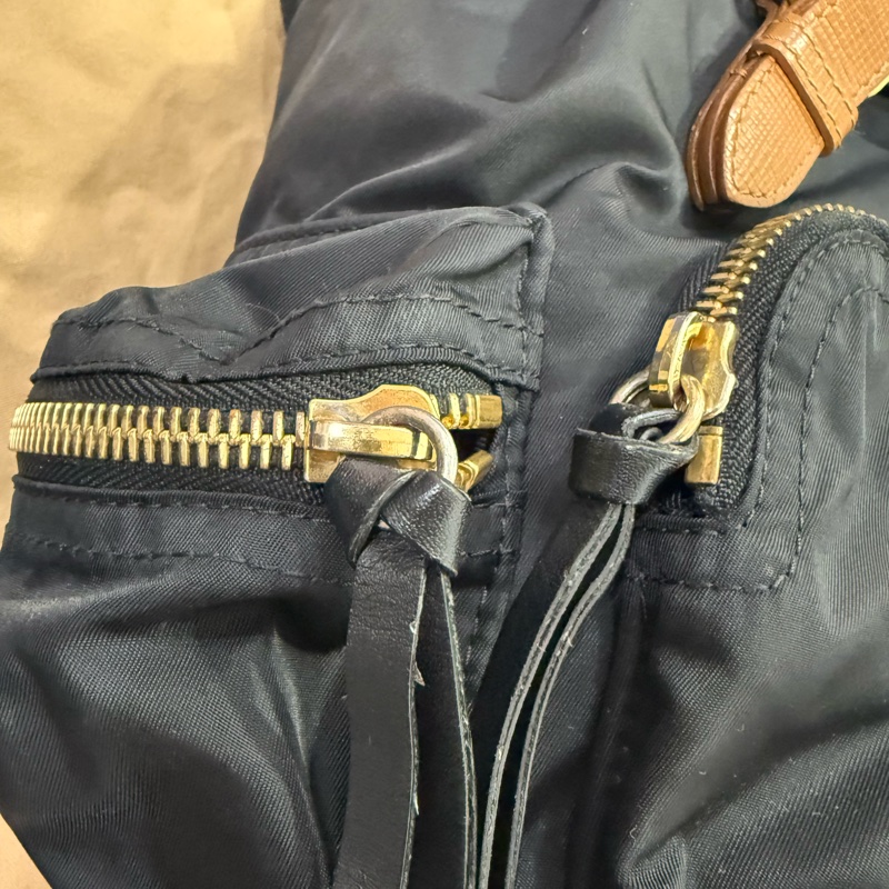 Burberry 黑色後背包-中號 男女揹都超好看!-10