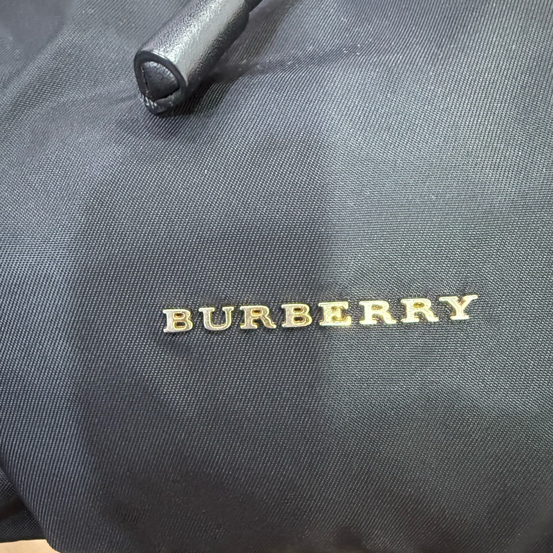 Burberry 黑色後背包-中號 男女揹都超好看!-12
