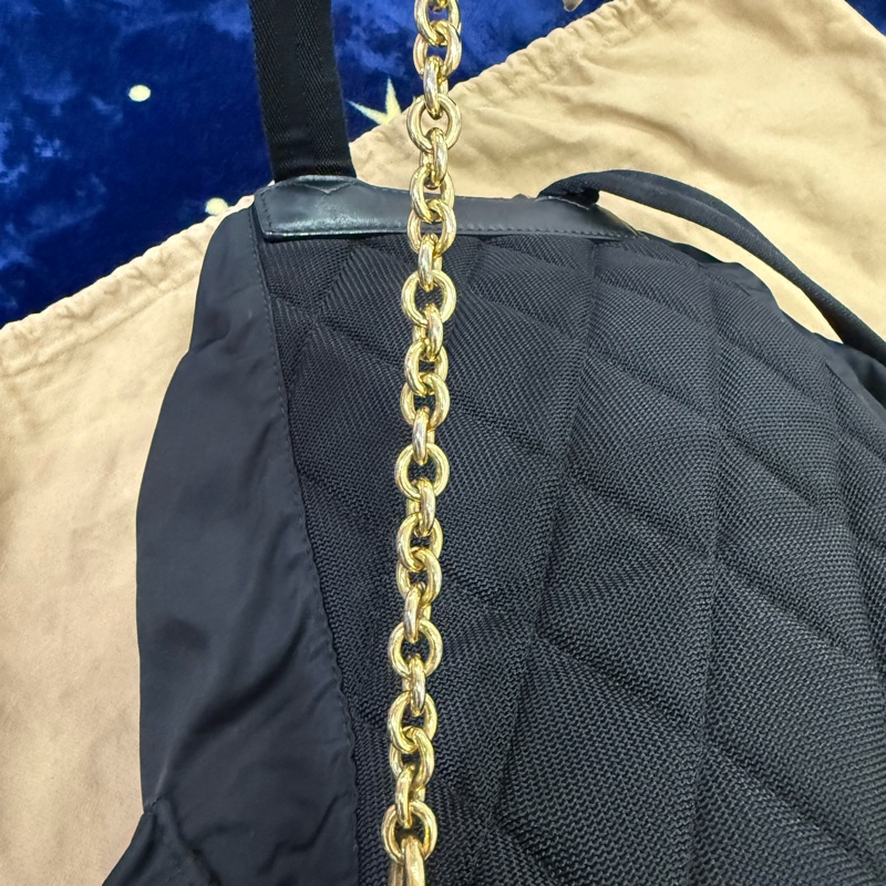 Burberry 黑色後背包-中號 男女揹都超好看!-13