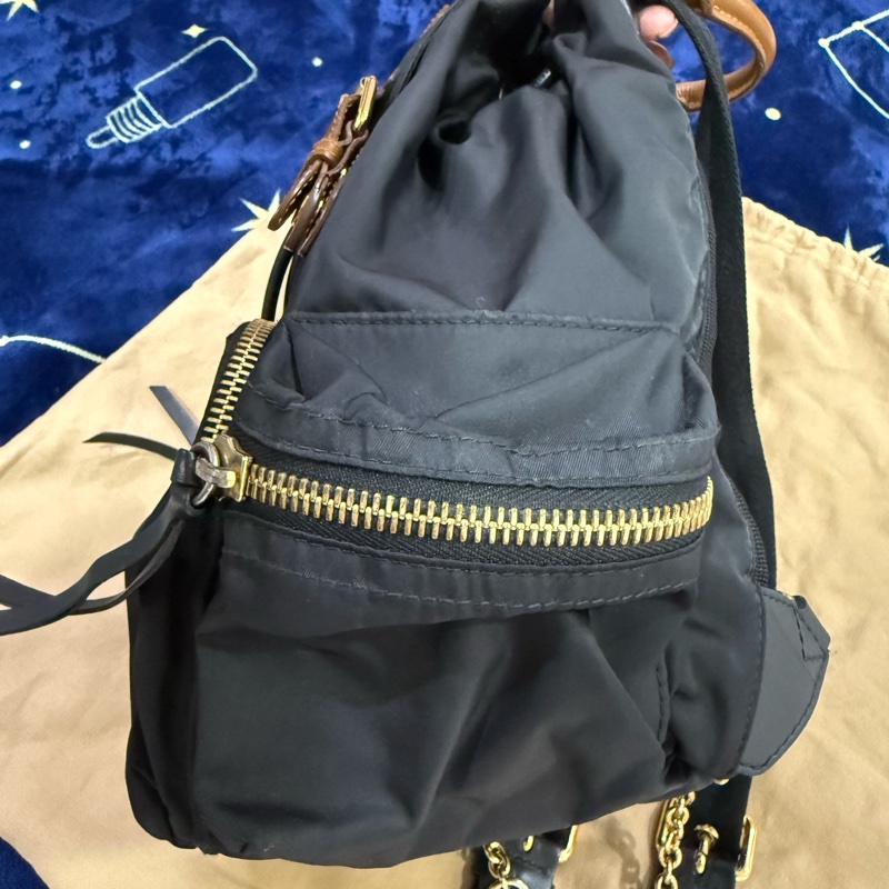 Burberry 黑色後背包-中號 男女揹都超好看!-17