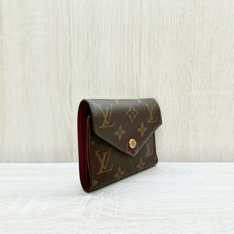 LV原花拼紅色內裡信封式三折短夾M41938-2