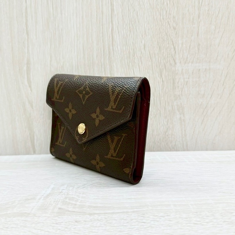 LV原花拼紅色內裡信封式三折短夾M41938-3