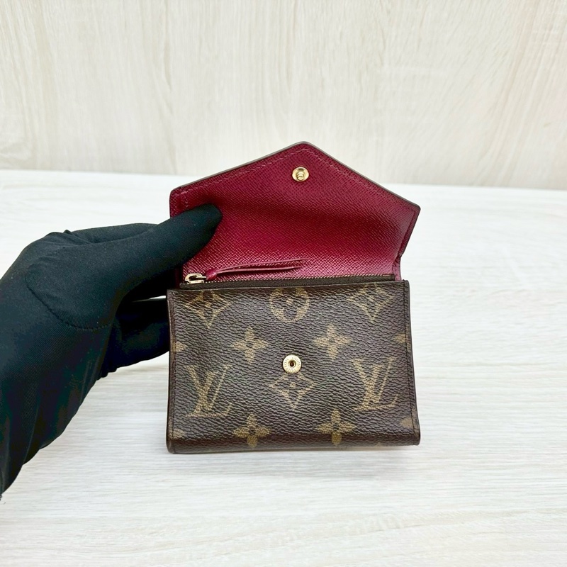 LV原花拼紅色內裡信封式三折短夾M41938-5