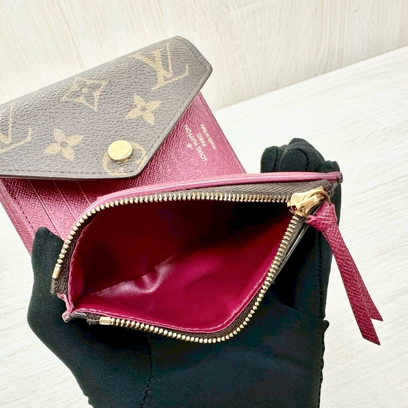 LV原花拼紅色內裡信封式三折短夾M41938-11