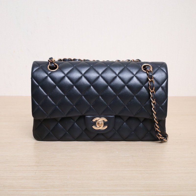 CHANEL CF口蓋包中號25.5黑色羊皮晶片開金扣肩背包-1