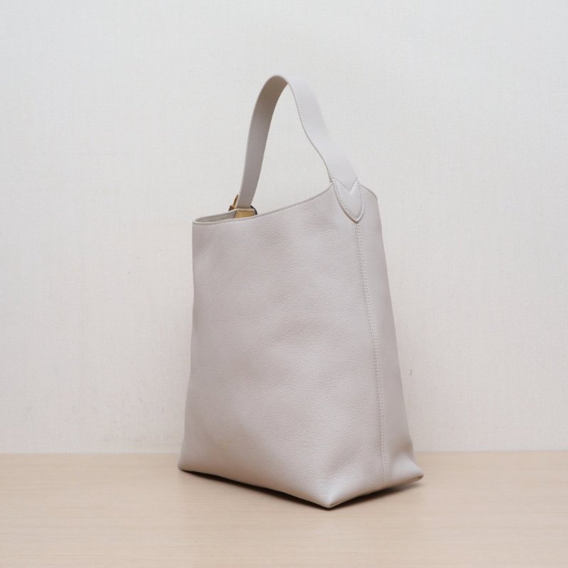 LOUIS VUITTON 奶茶色牛皮金扣晶片Lowkeyhobo中號側面鎖頭單肩包肩背包-4