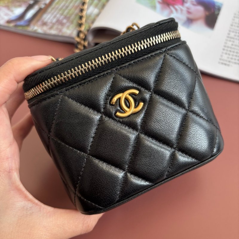 ::CHANEL:: 新款金球系列小羊皮超迷你斜背 口紅包 小盒子包 小廢包-1