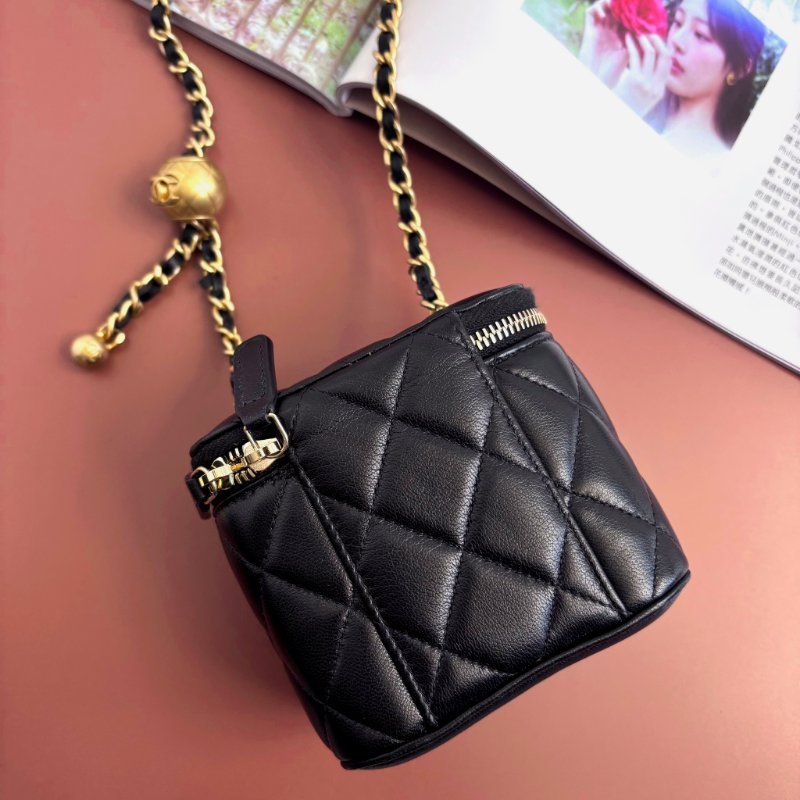 ::CHANEL:: 新款金球系列小羊皮超迷你斜背 口紅包 小盒子包 小廢包-4