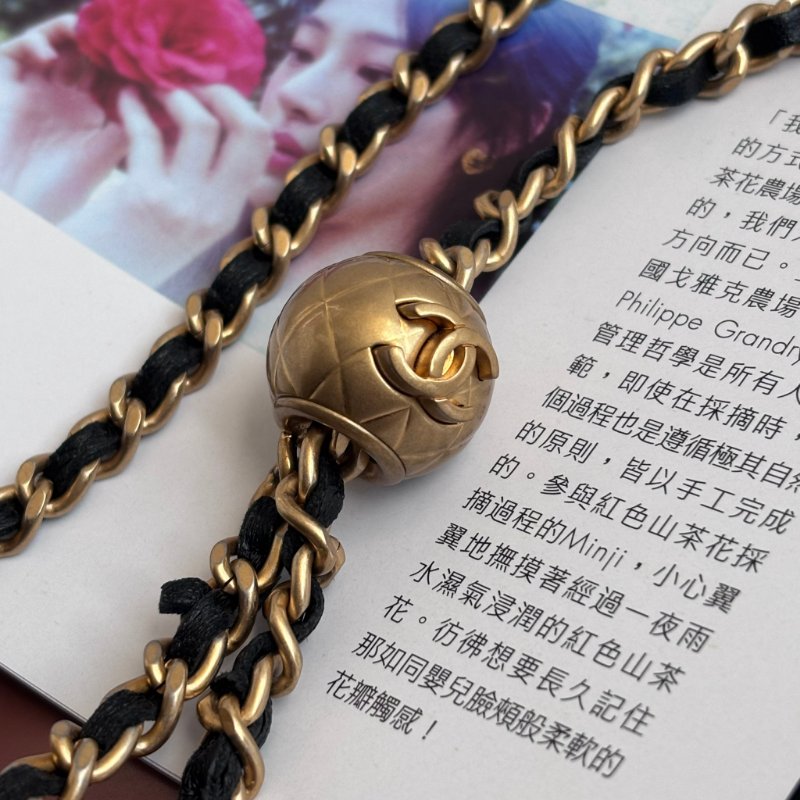 ::CHANEL:: 新款金球系列小羊皮超迷你斜背 口紅包 小盒子包 小廢包-5