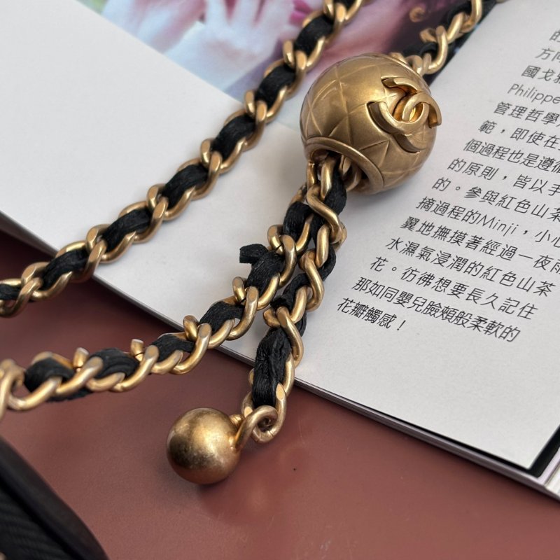 ::CHANEL:: 新款金球系列小羊皮超迷你斜背 口紅包 小盒子包 小廢包-6