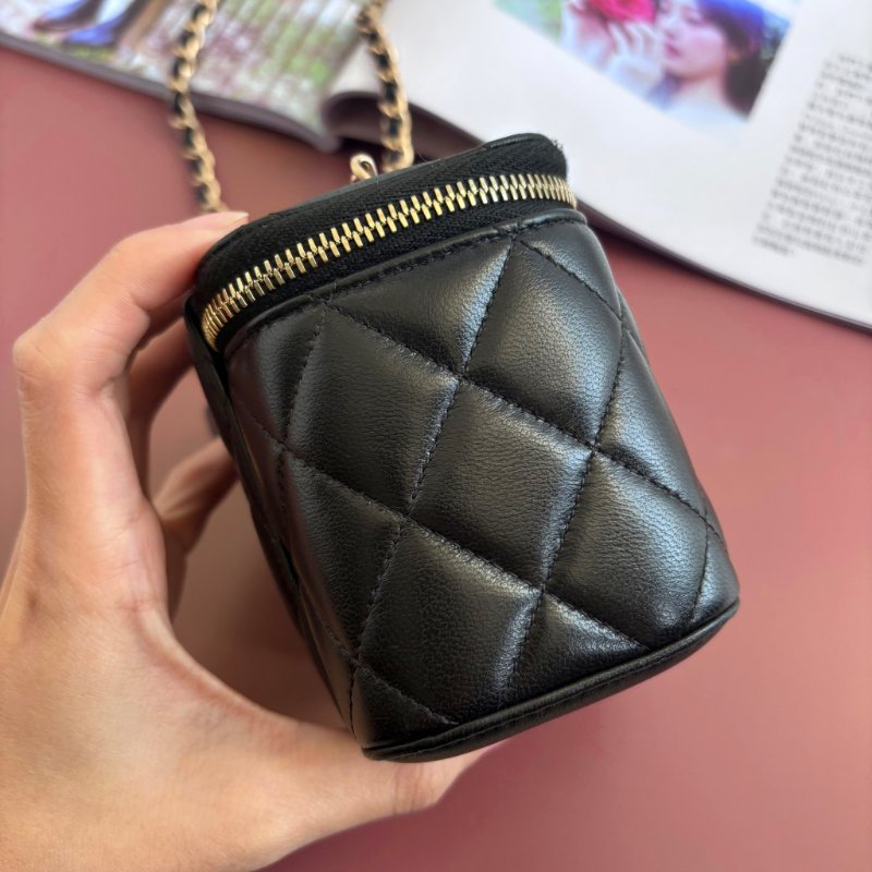 ::CHANEL:: 新款金球系列小羊皮超迷你斜背 口紅包 小盒子包 小廢包-8