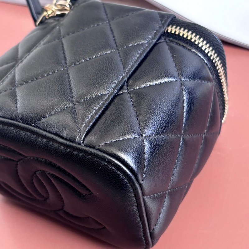 ::CHANEL:: 新款金球系列小羊皮超迷你斜背 口紅包 小盒子包 小廢包-12