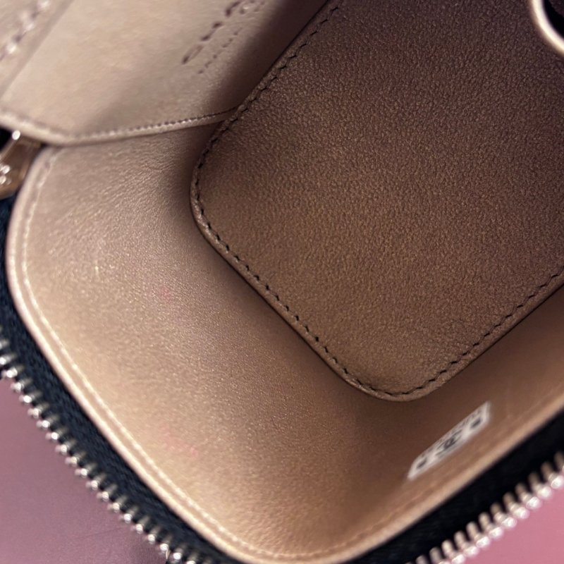 ::CHANEL:: 新款金球系列小羊皮超迷你斜背 口紅包 小盒子包 小廢包-18