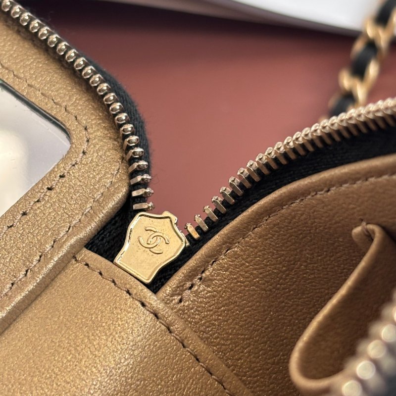 ::CHANEL:: 新款金球系列小羊皮超迷你斜背 口紅包 小盒子包 小廢包-21