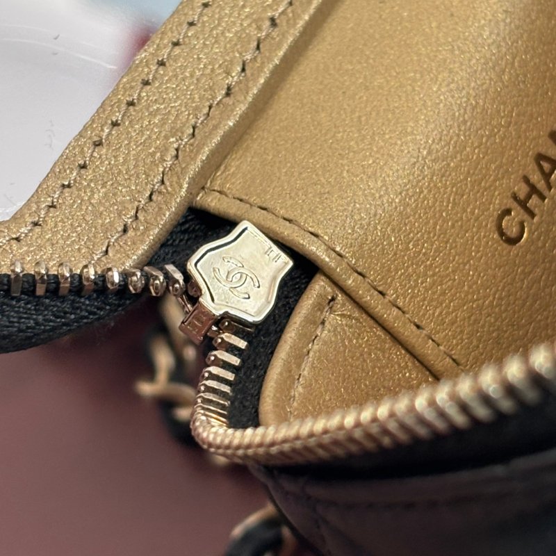 ::CHANEL:: 新款金球系列小羊皮超迷你斜背 口紅包 小盒子包 小廢包-22